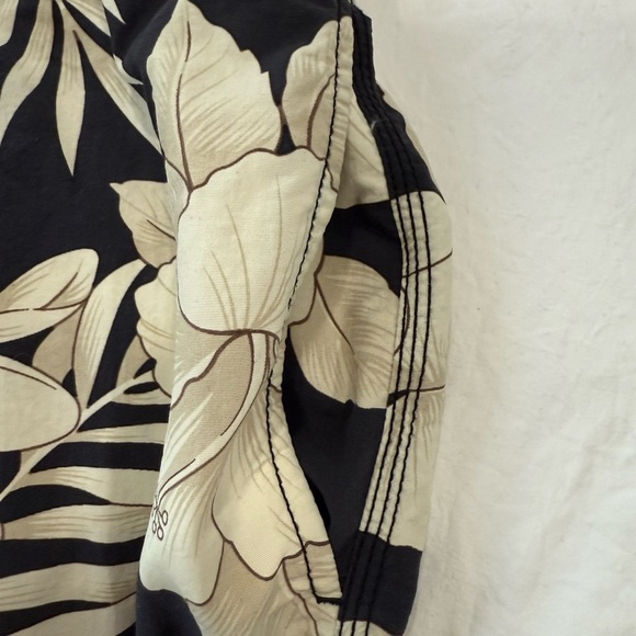 TOMMY BAHAMA Floral Black and Cream men Shorts - Picture 4 of 9